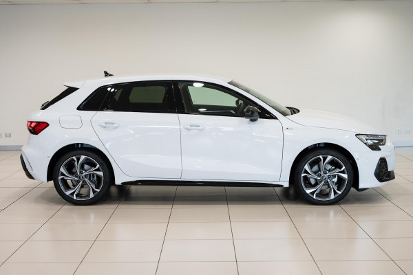 2025 MY26 Audi A3 GY TFSI 110kW S line Hatch image 3