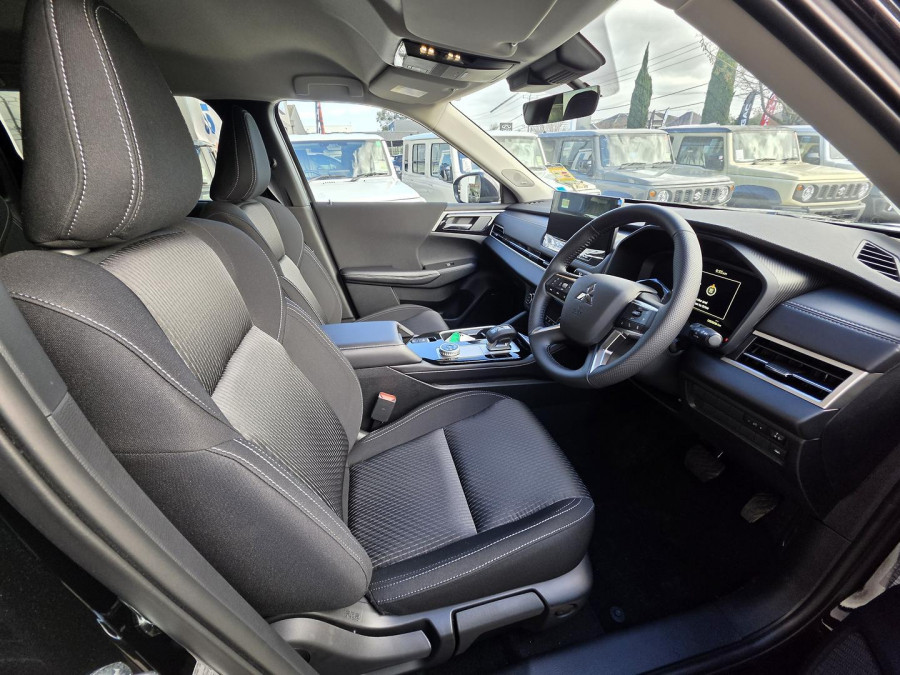 2026 MY25 Mitsubishi Outlander ZM LS SUV Image 17
