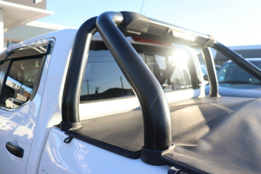2018 Nissan Navara D23 Series 3 ST Dual Cab Pickup Image 11