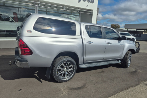 2018 Toyota HiLux  SR5 Double Cab Pick Up Image 12