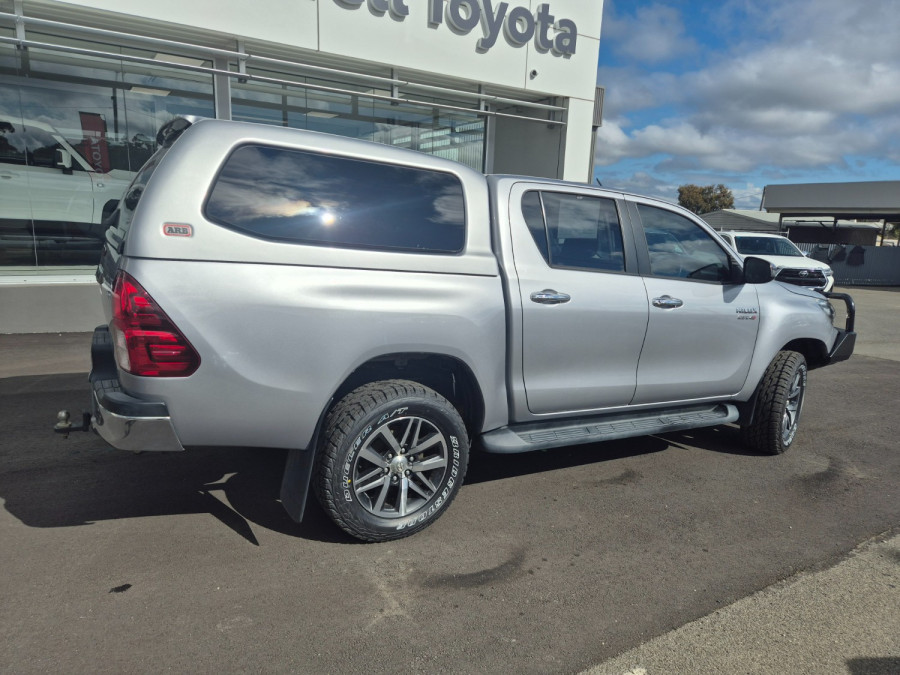 2018 Toyota HiLux  SR5 Double Cab Pick Up Image 12