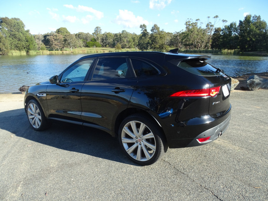 2017 Jaguar F-PACE X761 R-Sport SUV Image 4