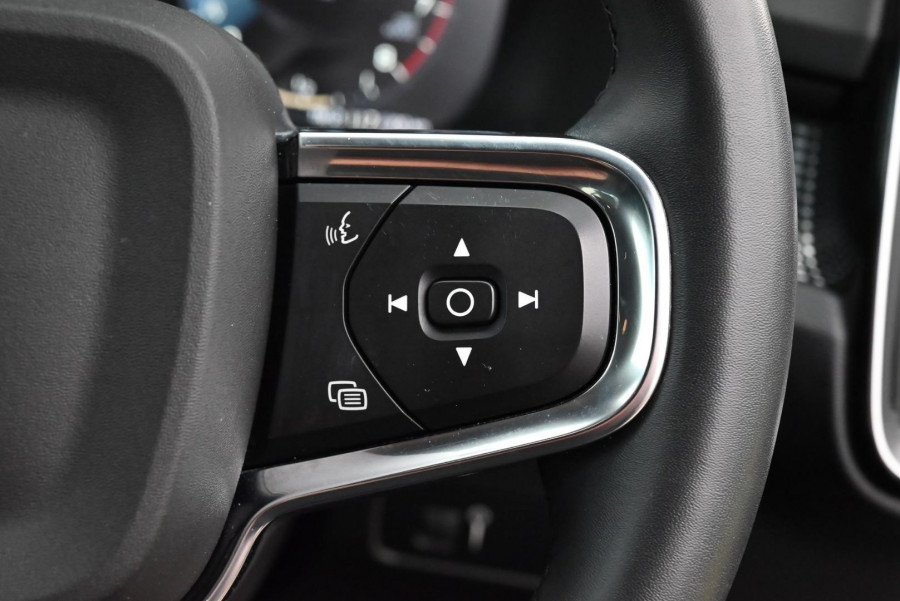 2022 Volvo XC40 XZ T5 R-Design SUV Image 18