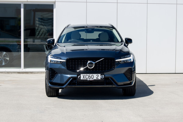 2025 Volvo XC60 UZ Ultra T8 Plug-In Hybrid SUV Image 2