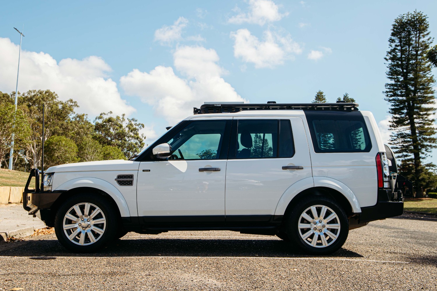2015 Land Rover Discovery TDV6 Wagon Image 10