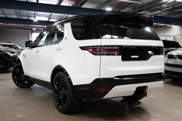 2026 Land Rover Discovery Series 5 D350 Dynamic SE SUV image 2