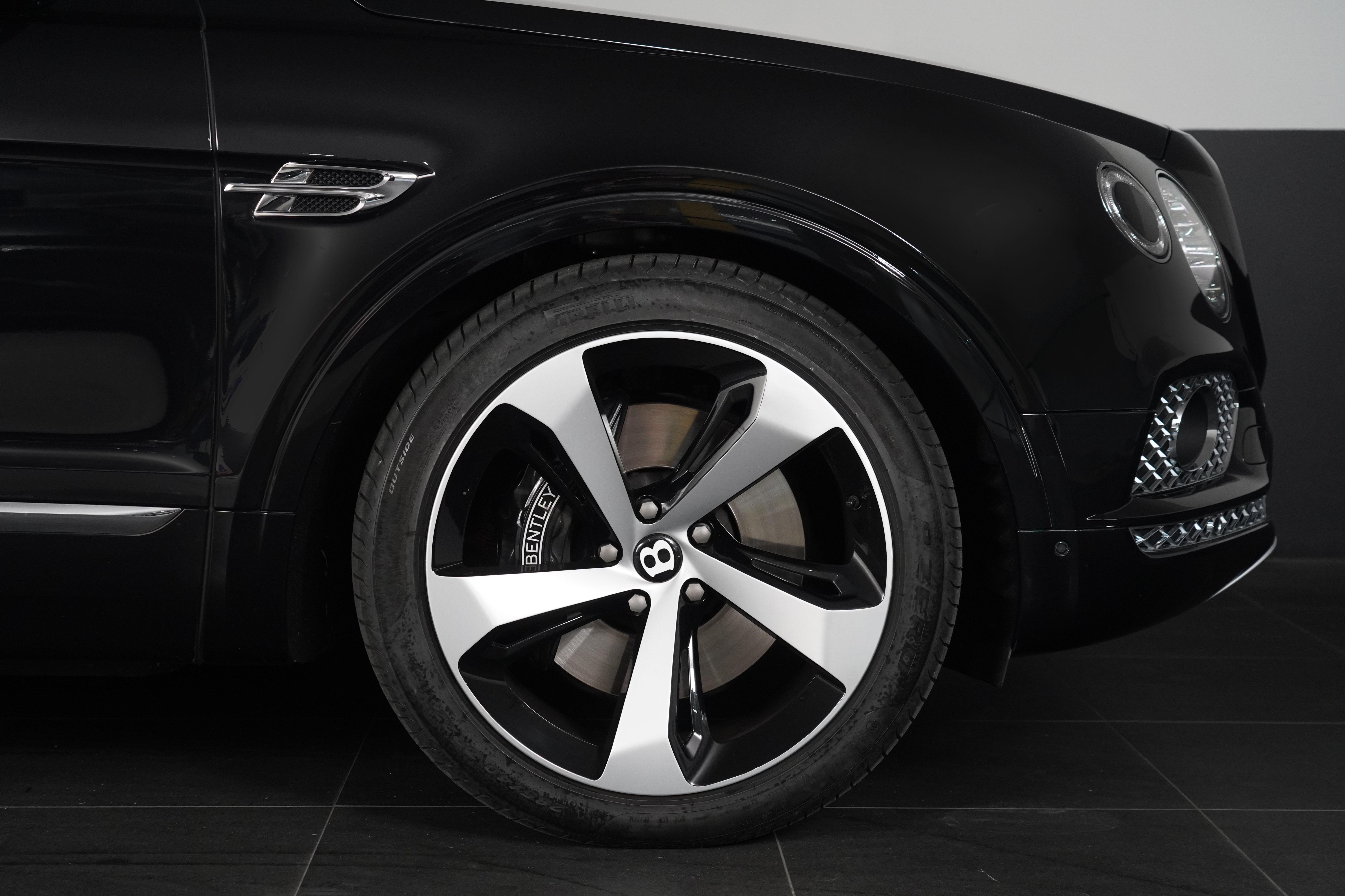 2018 Bentley Bentayga W12 Seven Seat SUV Image 16