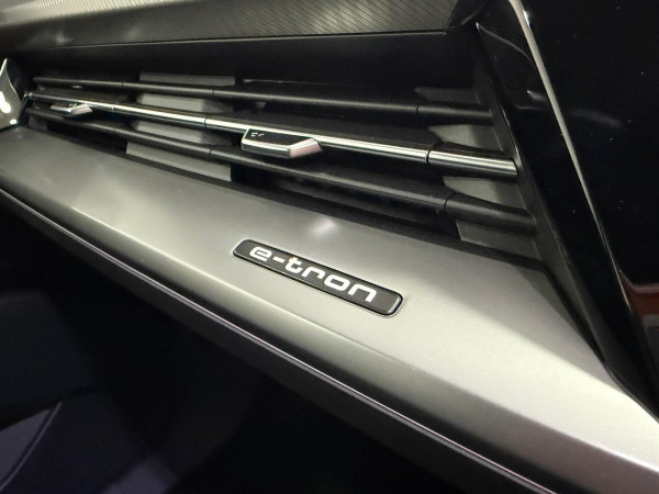 2025 Audi Q4 e-tron F4 45 SUV image 21
