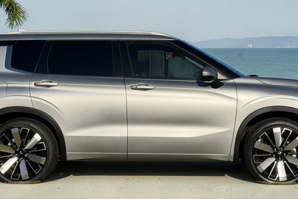 2025 Mitsubishi Outlander ZM Exceed SUV Image 3