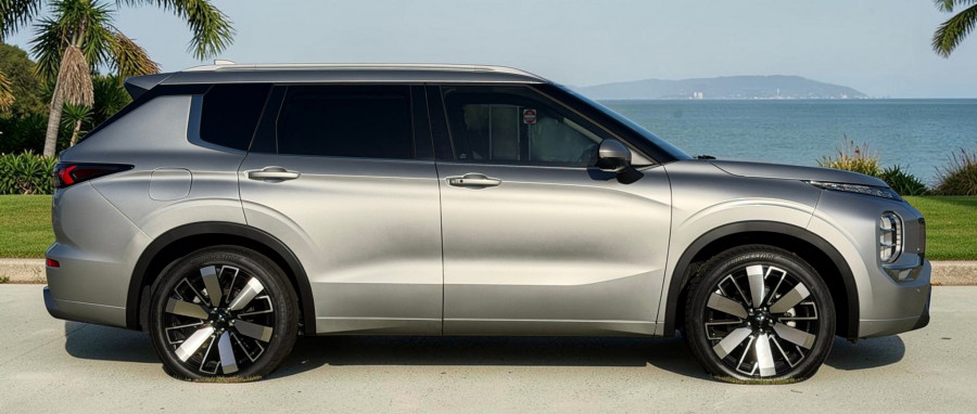 2025 Mitsubishi Outlander ZM Exceed SUV Image 3