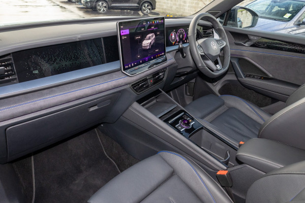 2025 Volkswagen Tayron R4 195TSI R-Line SUV image 8