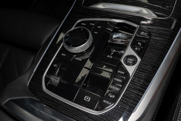 2025 BMW X5 G05 LCI xDrive50e M Sport SUV image 13