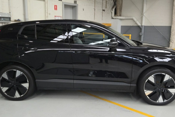 2025 Volvo EX30  Twin Motor Performance Ultra SUV Image 4