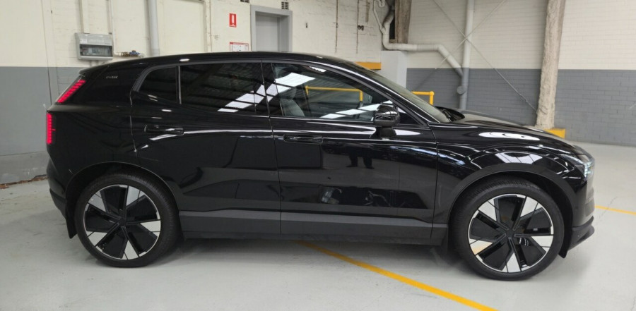 2025 Volvo EX30  Twin Motor Performance Ultra SUV Image 4