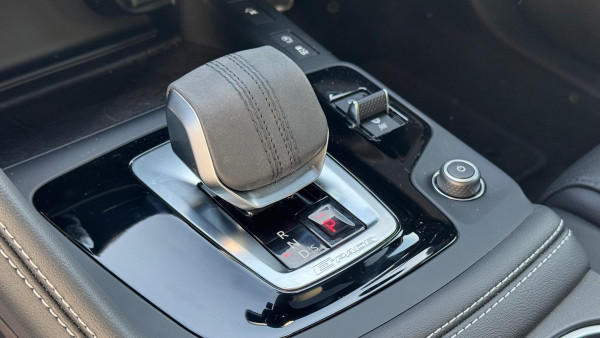 2024 MY24.75 Jaguar E-PACE X540 R-Dynamic SE SUV image 25