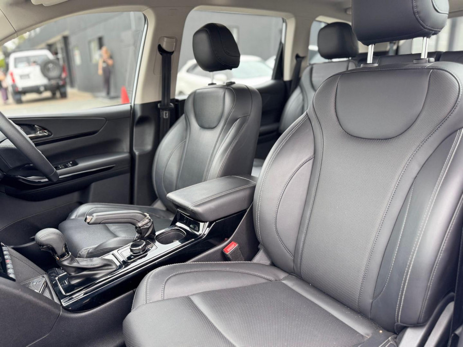 2025 Mahindra XUV700  AX7L SUV Image 12