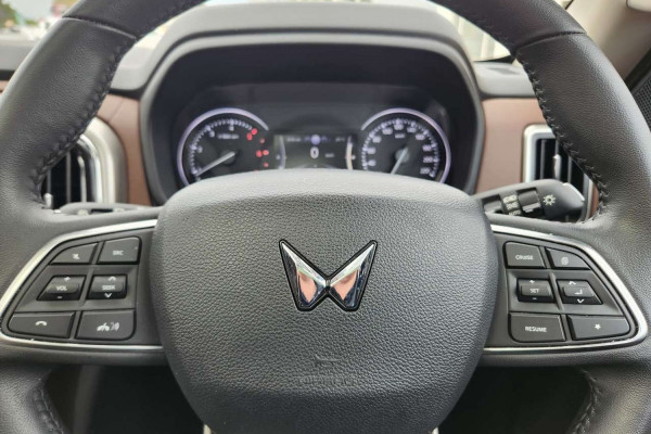 2023 Mahindra Scorpio  Z8 SUV Image 9