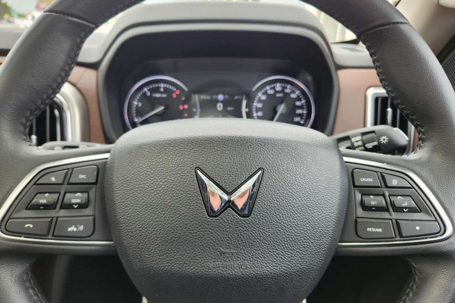 2023 Mahindra Scorpio  Z8 SUV Image 9