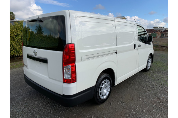 2020 Toyota Hiace GDH300R Van Image 4