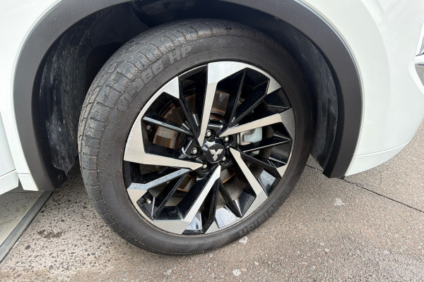 2021 MY22 Mitsubishi Outlander ZM Exceed SUV Image 20