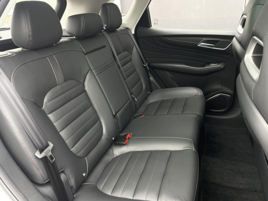 2025 MG HS Plug-in Hybrid Essence SUV Image 13