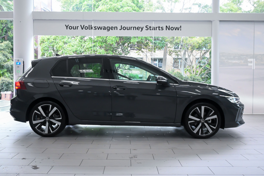 2025 Volkswagen Golf 8.5 110TSI Style Hatch Image 3
