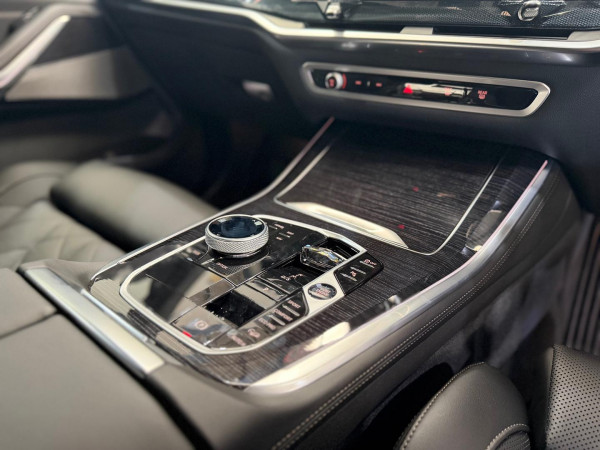 2025 BMW X5 G05 LCI xDrive40i M Sport SUV image 14