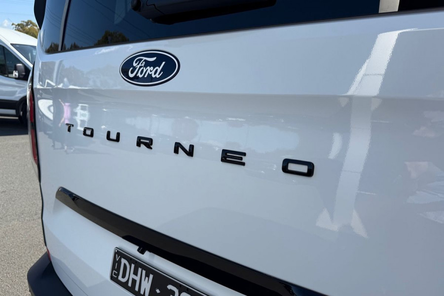 2024 Ford Tourneo AV Active Van Image 10