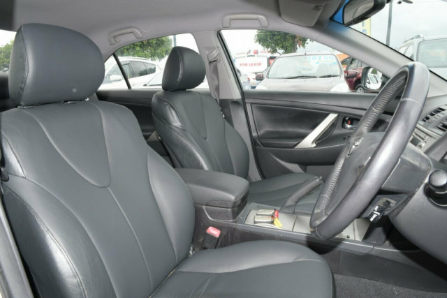 2011 Toyota Camry Hybrid Luxury 9 of 19