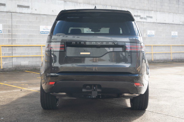 2026 Land Rover Discovery Series 5 D350 Dynamic SE SUV image 5