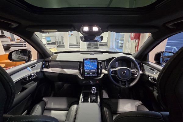 2026 Volvo XC90 L Series  Black Edition SUV Image 6