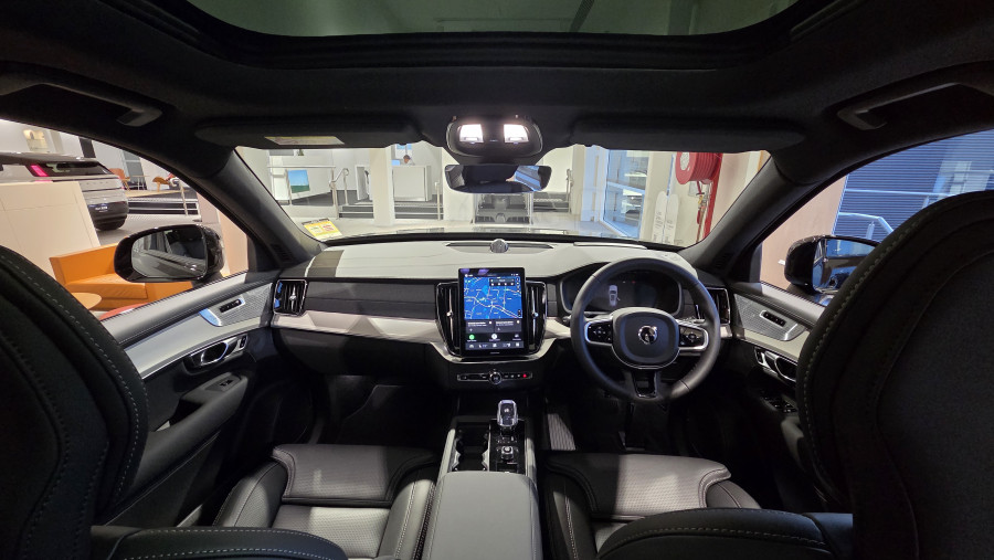 2026 Volvo XC90 L Series  Black Edition SUV Image 6