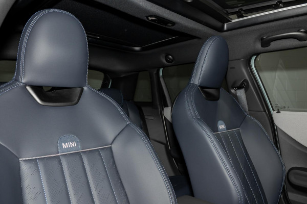 2025 MINI Cooper F65 C Favoured Hatch image 10