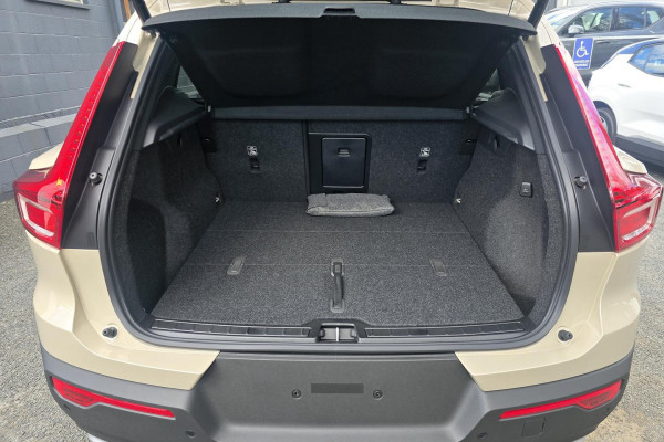 2026 MY27 Volvo XC40 XZ Ultra B4 Bright SUV Image 7