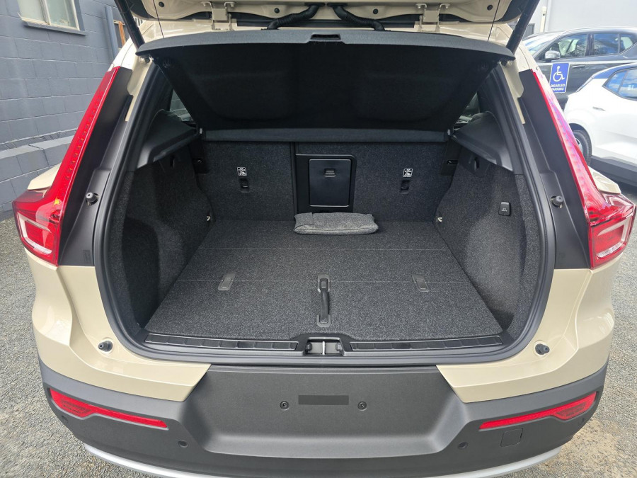 2026 MY27 Volvo XC40 XZ Ultra B4 Bright SUV Image 7