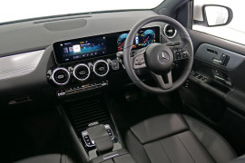 2019 Mercedes-Benz B180 W247 B180 Hatchback Image 5