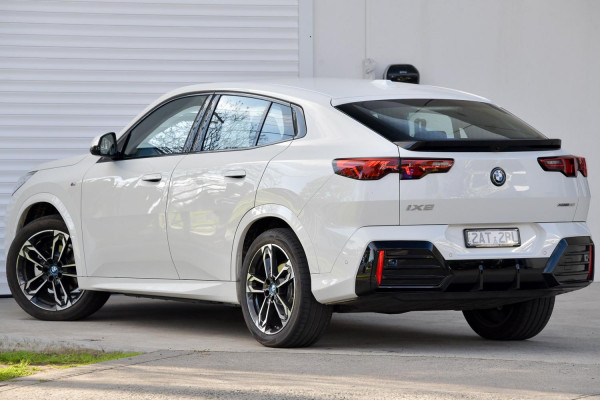 2024 BMW iX2 U10 eDrive20 M Sport SUV image 2
