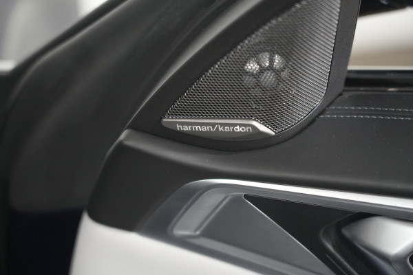 2021 BMW M4 Competition Convertible Image 34