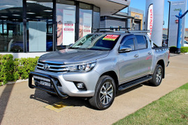Toyota HiLux SR5 GUN126R