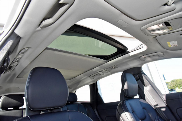 2023 MY24 Volvo XC60  Ultimate B5 Bright SUV Image 4
