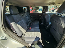 2024 Mitsubishi Outlander ZM Aspire SUV image 16