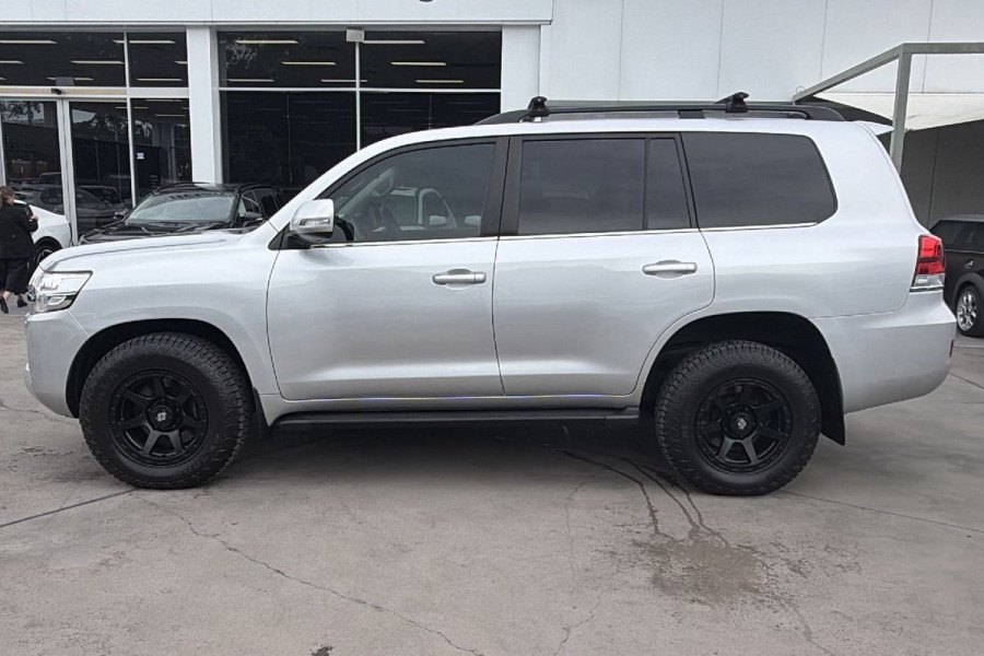 2017 Toyota LandCruiser VDJ200R VX SUV Image 8