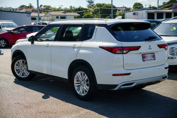 2024 Mitsubishi Outlander ZM LS SUV Image 2