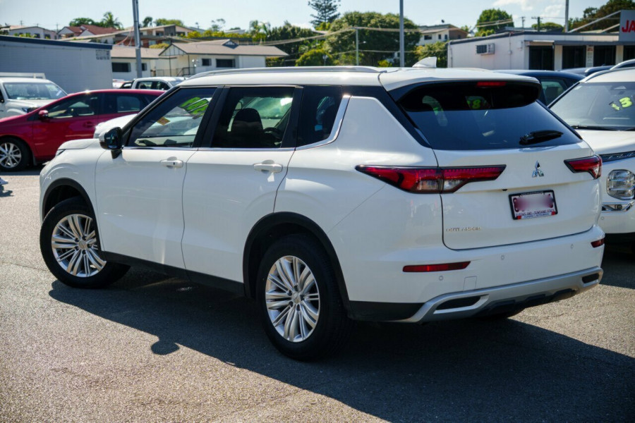 2024 Mitsubishi Outlander ZM LS SUV Image 2