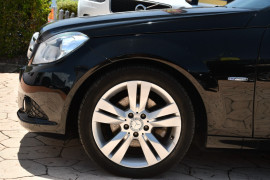 2011 Mercedes-Benz C-class W204 MY11 C200 BlueEFFICIENCY Sedan Image 5