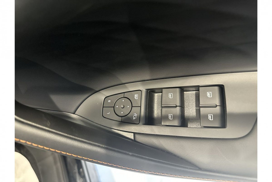2024 MY24.5 MG HS AS33 Essence SUV Image 18