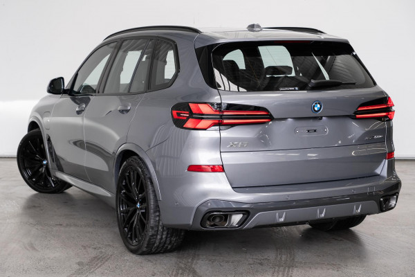 2025 BMW X5 G05 LCI xDrive50e M Sport SUV image 3