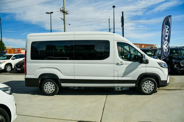2024 LDV Deliver 9 12-Seat Bus Image 5