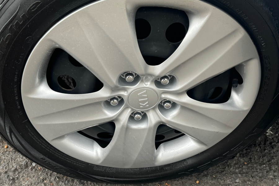 2016 Kia Cerato YD S Hatch Image 9