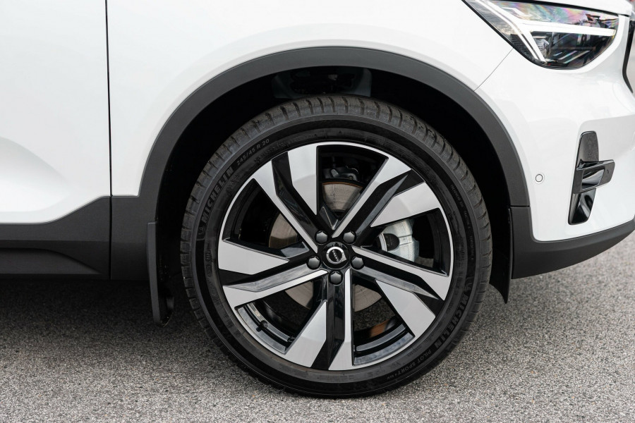 2025 MY26 Volvo XC40 XZ Ultra B4 Dark SUV Image 8